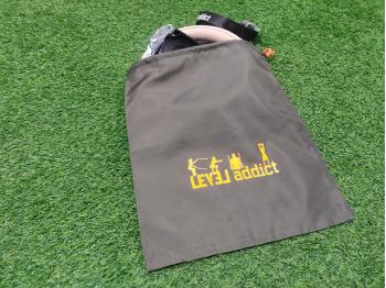 sac de rangement avec anneaux de gymnastique LEVEL addict à l'intérieur