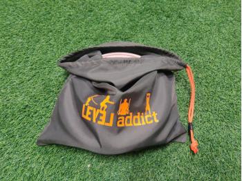 sac de rangement avec anneaux de gymnastique LEVEL addict à l'intérieur