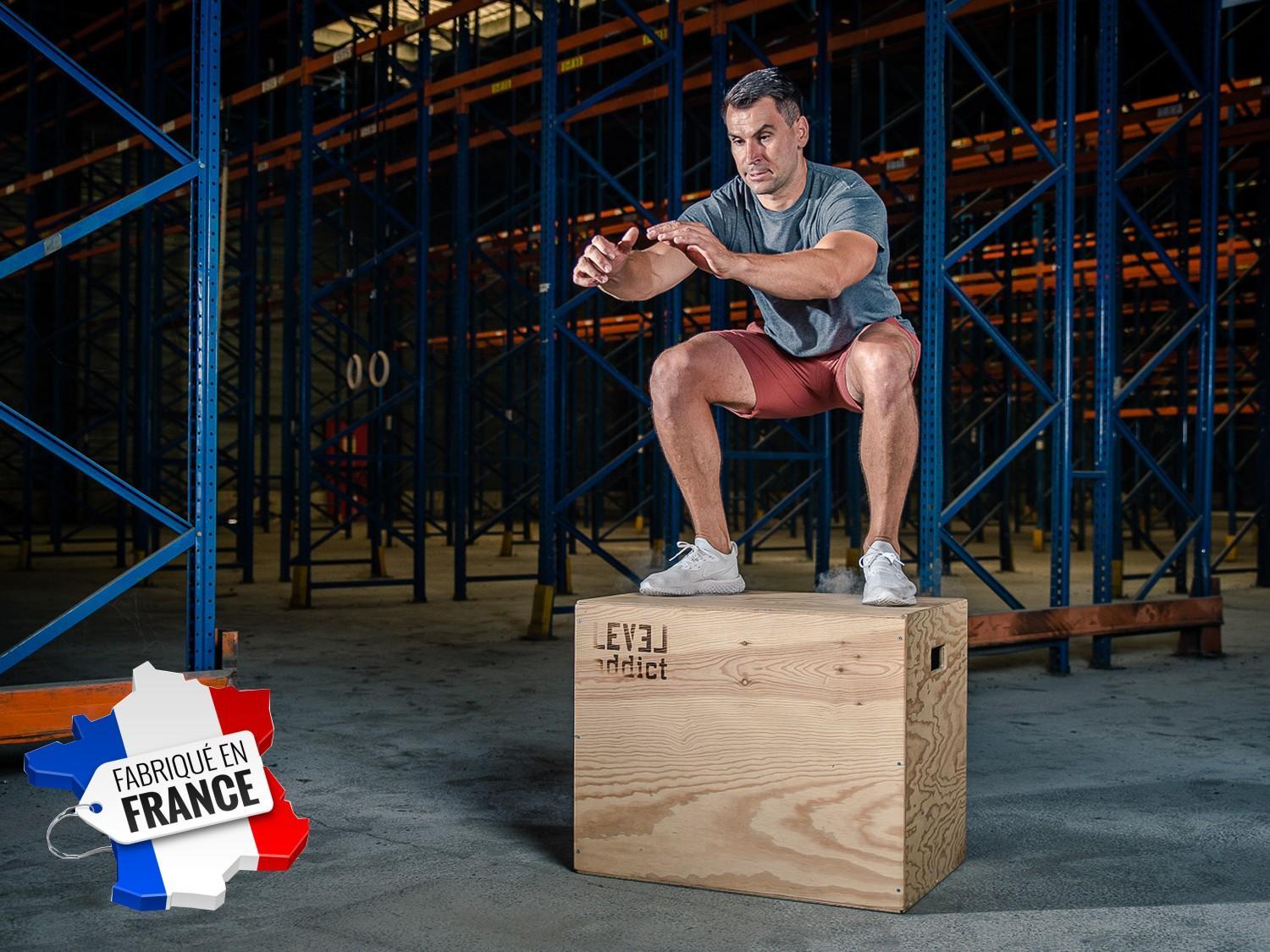 Homme en mouvement de jump sur Plyo Box 3 en 1 - LEVEL addict