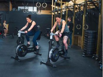 BikeErg concept 2 - 2 femmes en action