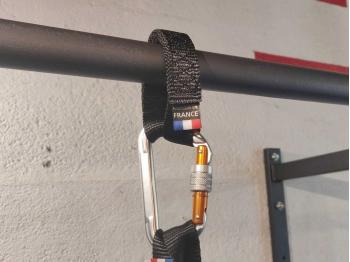 Fixation pour corde à grimper sur barre de traction - 22 cm - gros plan - par LEVEL addict