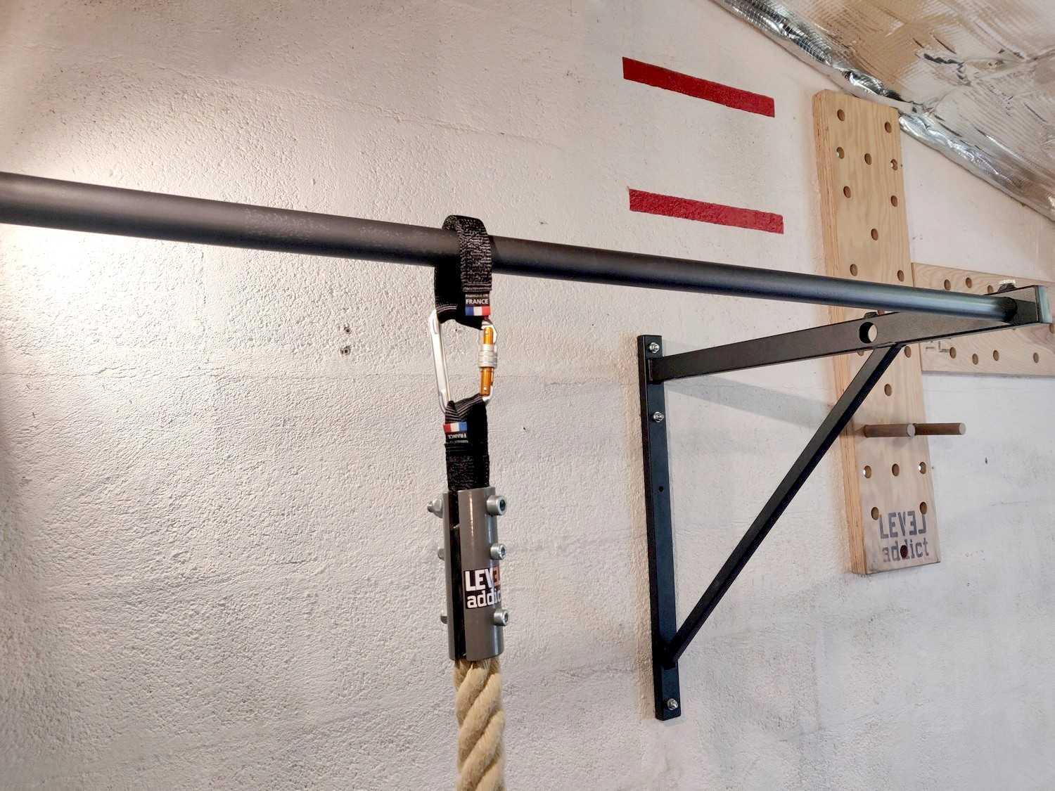 Fixation pour corde à grimper sur barre de traction - 22 cm - plan large - par LEVEL addict