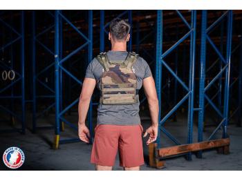 Homme portant gilet lesté camouflage de dos - LEVEL addict