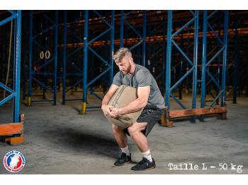 Homme en position de porter un Strongbag L - LEVEL addict