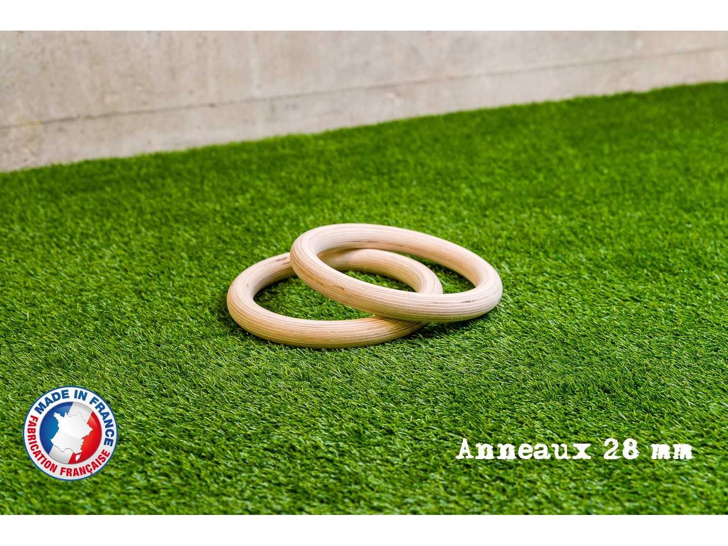 Anneaux de gymnastique en bois de 28 mm - dans le showroom - LEVEL addict Anneaux de gymnastique en bois de 28 mm - dans le showroom - LEVEL addict