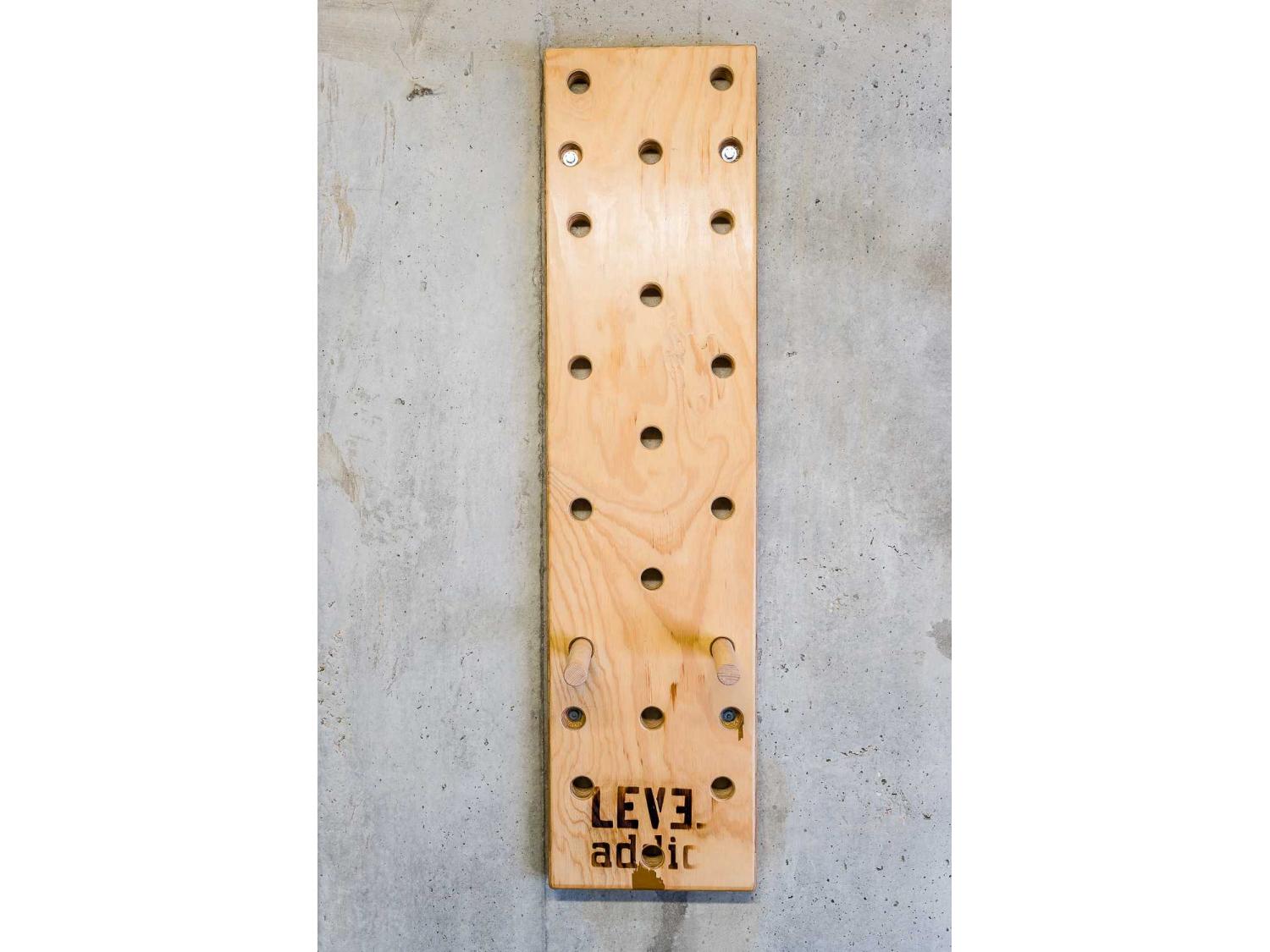 Pegboard en pin LEVEL addict monté Pegboard en pin LEVEL addict monté
