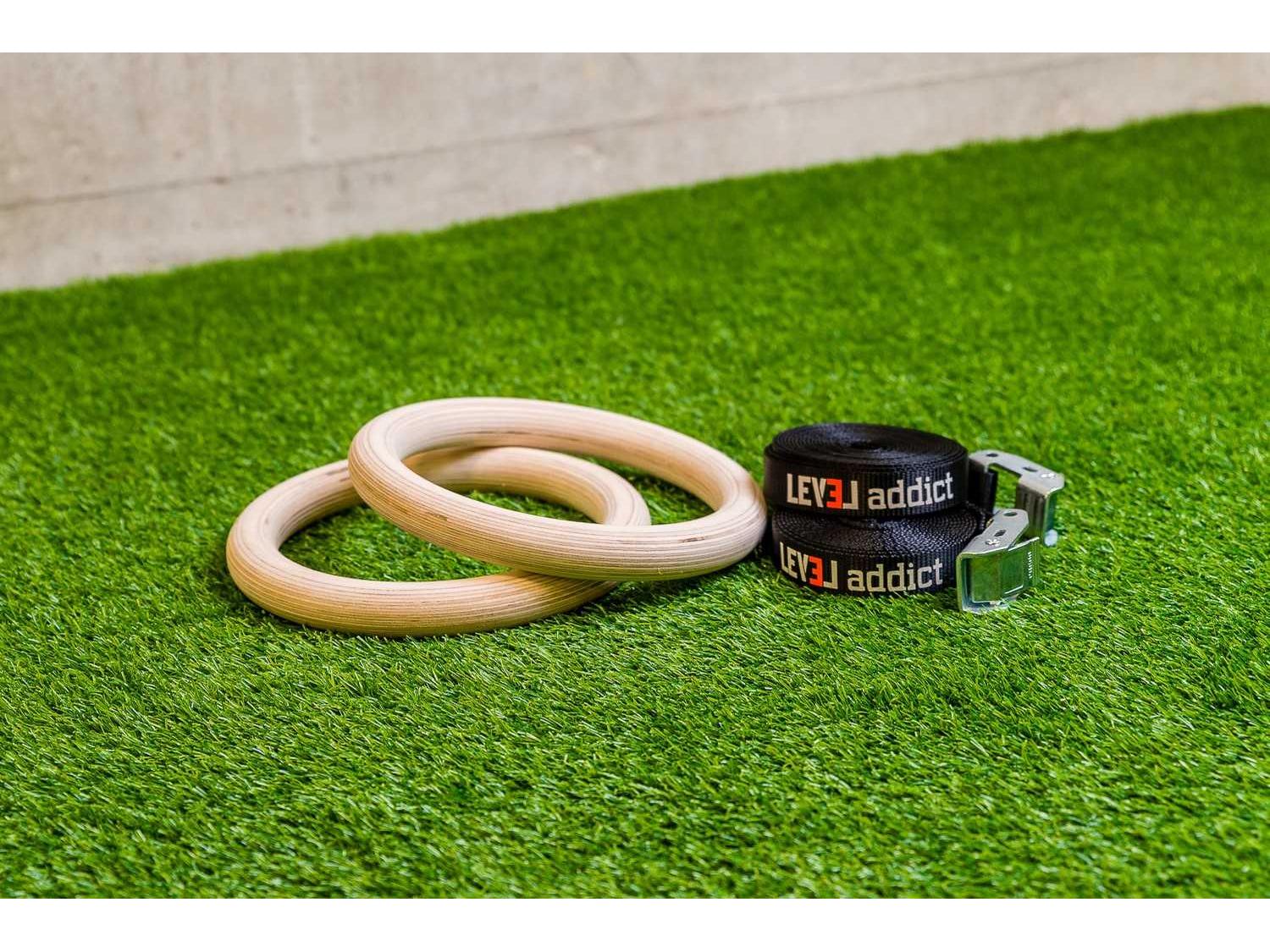 Anneaux de gymnastique en bois de 28 mm et sangles de 4.5 m - LEVEL addict Anneaux de gymnastique en bois de 28 mm et sangles de 4.5 m - LEVEL addict