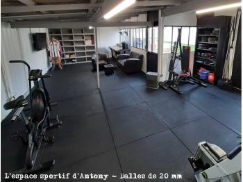 Espace sportif équipé de dalles de 20 mm - LEVEL addict