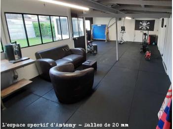 Espace sportif équipé de dalles de 20 mm - LEVEL addict