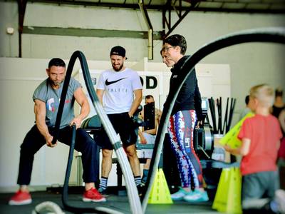 Corde ondulatoire : tout savoir sur la nouvelle technique de sport, le  battle rop - Elle